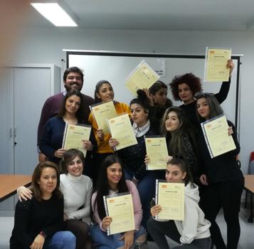 El Proyecto Mejora de la empleabilidad de la poblacin gitana de la Fundacin Secretariado Gitano en Zamora 2019 finaliza con 12 alumnas formadas como Auxiliar de Peluquera