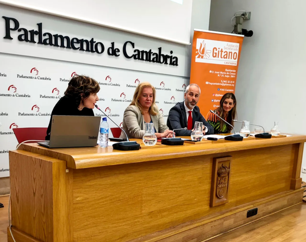Presentamos en el Parlamento de Cantabria el Estudio sobre la situacin educativa del alumnado gitano