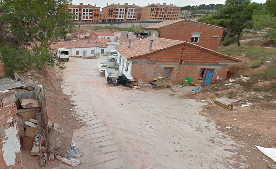 Una sentencia judicial impide la demolicin de las viviendas de 26 familias gitanas en el barrio de Pomecia, Teruel