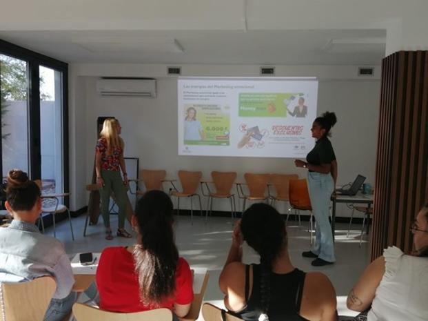 Taller sobre Salud Financiera, impartido por Nantik Lum en el marco de la Alianza GenU de UNICEF y dirigido al alumnado-trabajador del programa Tndem