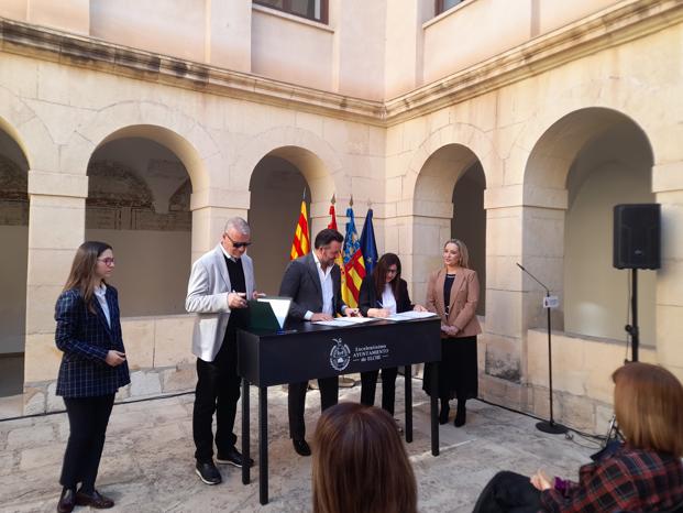 Firma de convenio de colaboracin entre el Ayuntamiento de Elche y la FSG para 2024