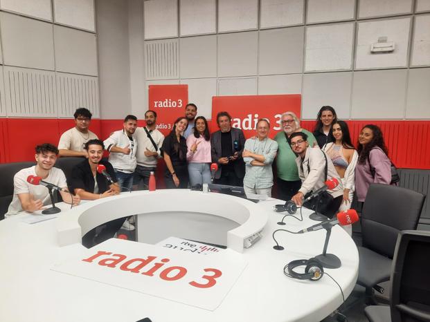 Locutores por un da: el grupo de jvenes que se forman en Comunicacin visita el programa Tiempo de Flamenco de RNE