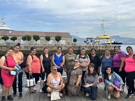 Mujeres de los programas Sarsan, Cal y Promociona de FSG Vigo cierran el curso con una visita turstica a Cangas