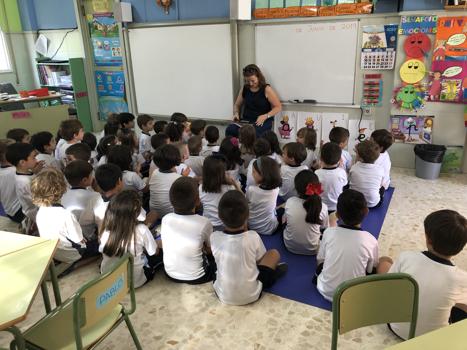 La Fundacin Secretariado Gitano en Almera sigue sensibilizando a los colegios con el cuento Partir de cero