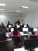 Un da de clase del Proyecto Mujeres Gitanas y Nuevas Tecnologas en Andaluca